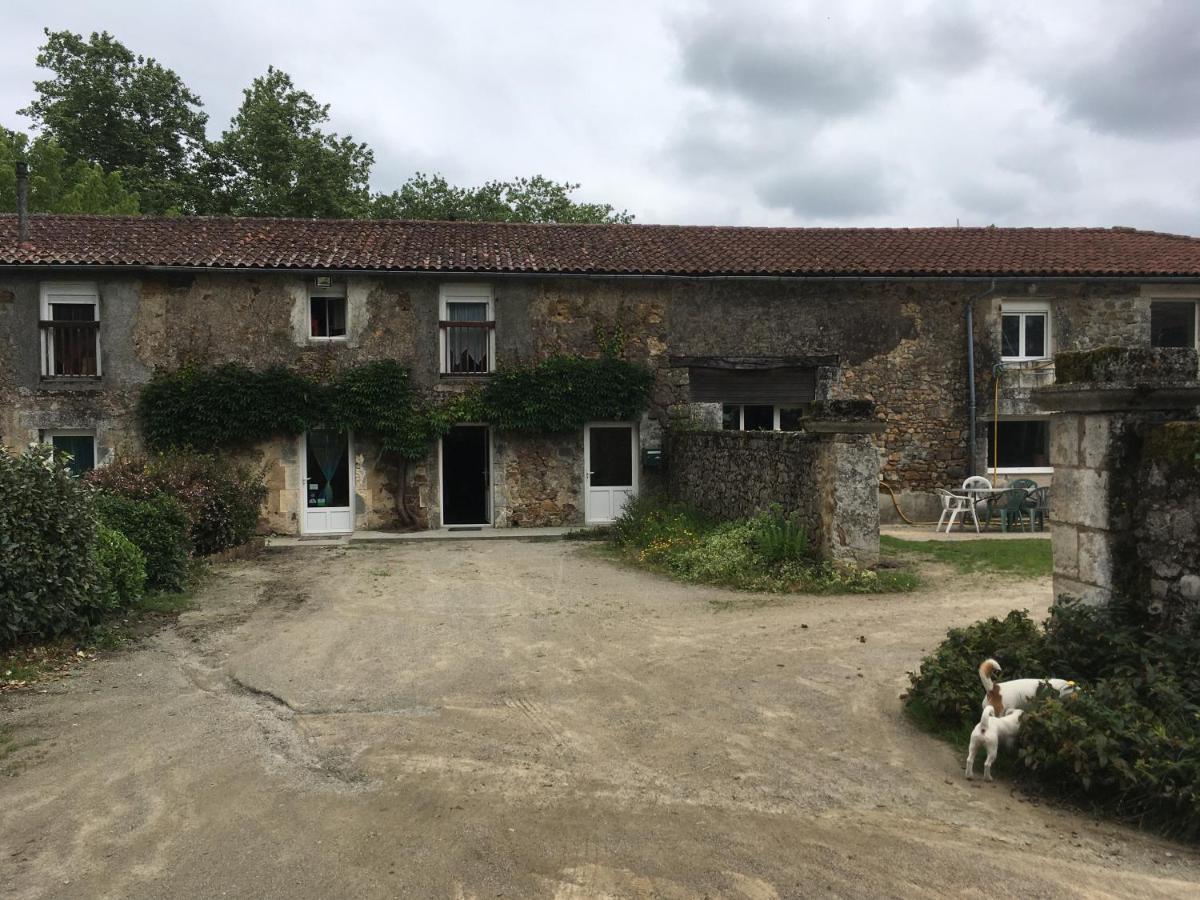 Ferme Gite Equestre En Charente Confolens Exteriör bild