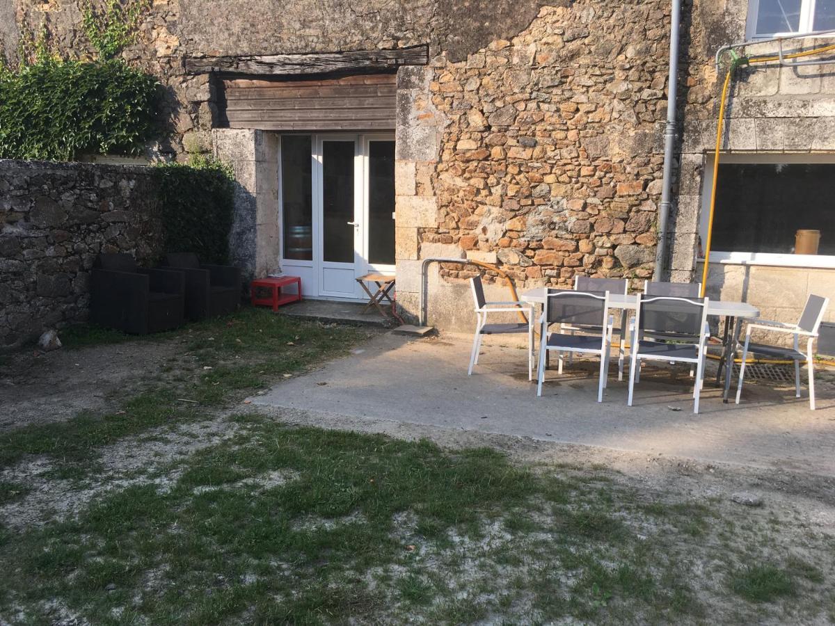 Ferme Gite Equestre En Charente Confolens Exteriör bild