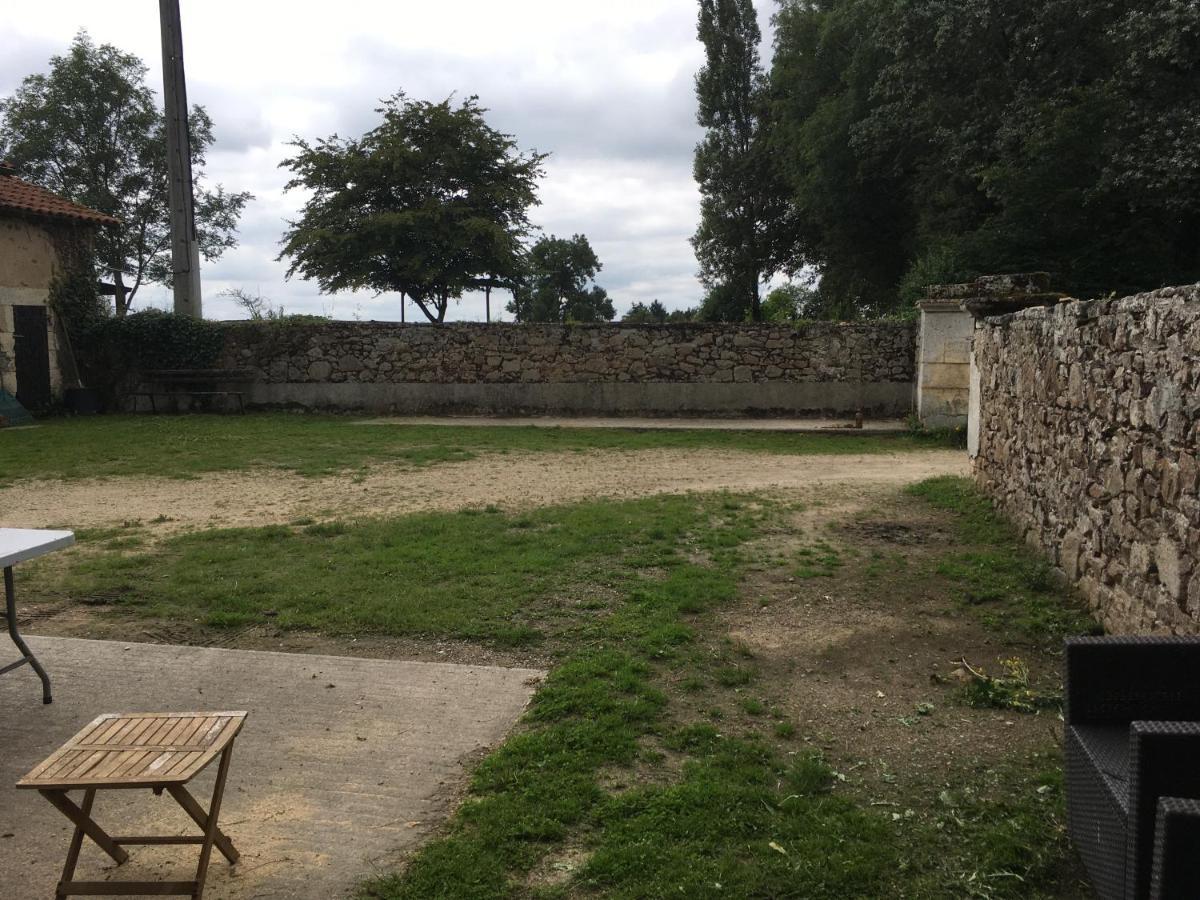 Ferme Gite Equestre En Charente Confolens Exteriör bild
