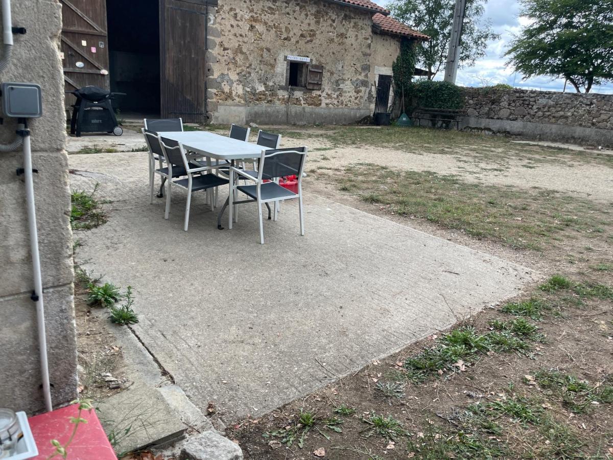 Ferme Gite Equestre En Charente Confolens Exteriör bild